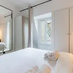 Escapade Parisienne Au Coeur D\'Un Quartier Mythique
